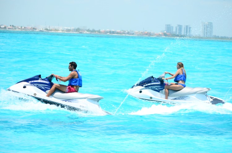 WAVE RUNNER (SKI JET) CANCUN